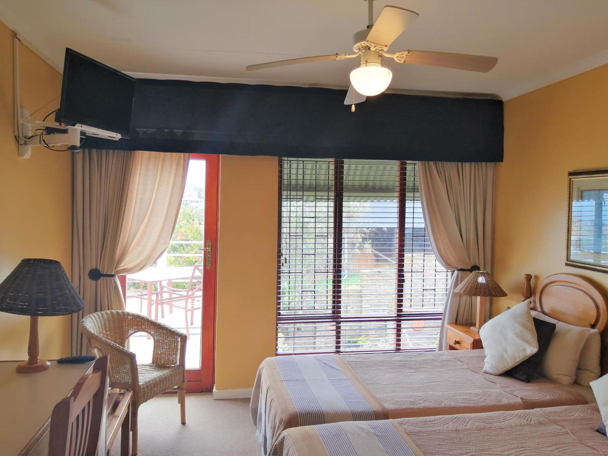 Amzee Bokmakierie Guest House Dana Bay Ruang foto