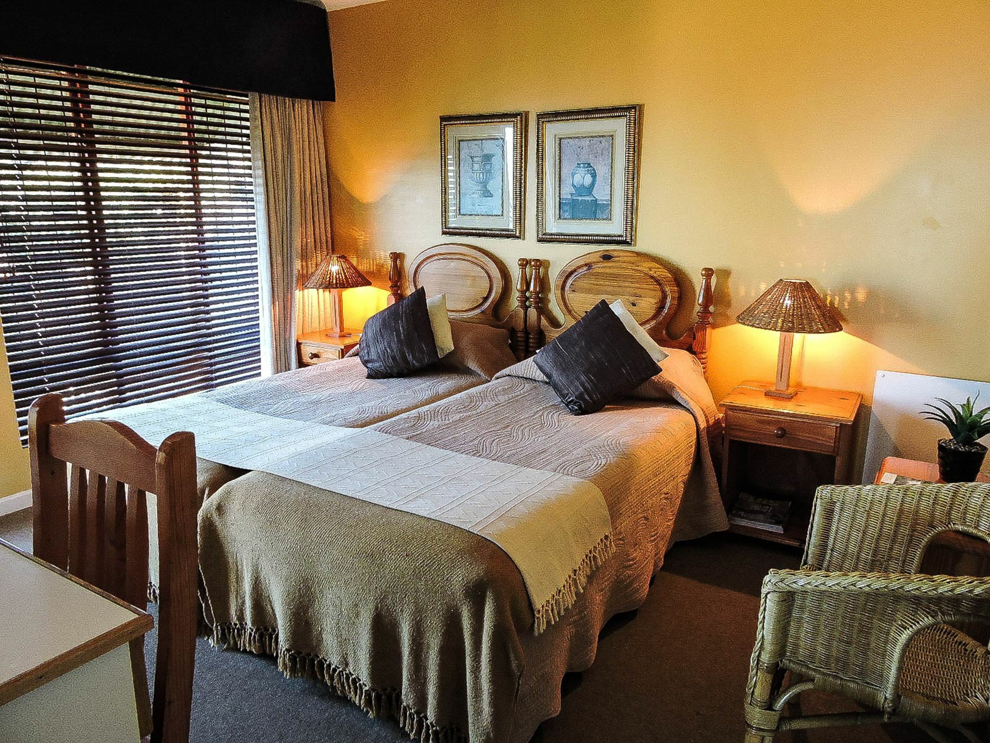 Amzee Bokmakierie Guest House Dana Bay Bagian luar foto